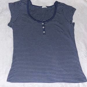 Blue and white stripes from PacSun size:2 has buttons can open the buttons.